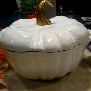 Beautiful Smith & Clark 4 Quart Enamel Cast Iron Pumpkin